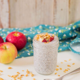 When you're on the go, this apple cinnamon chia pudding will be there to save your hectic morning. Guess what? It's incredibly easy to make! #chiaseedpudding