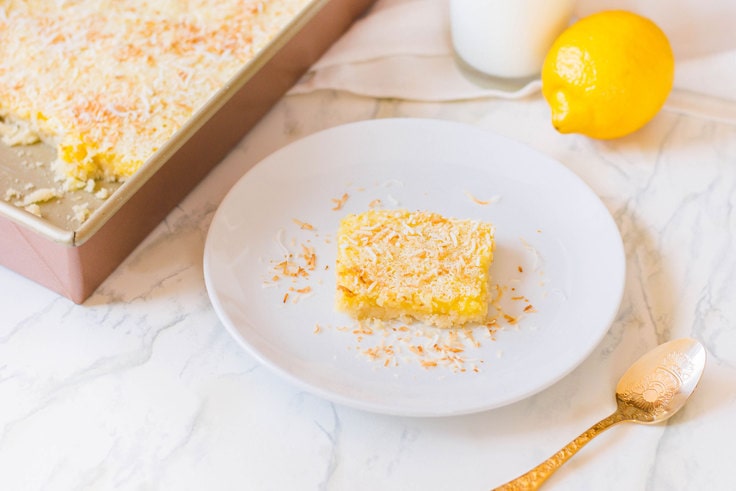 Putting a tropical twist to a family favourite - love how these Coconut Lemon Bars turned out! #lemonbars