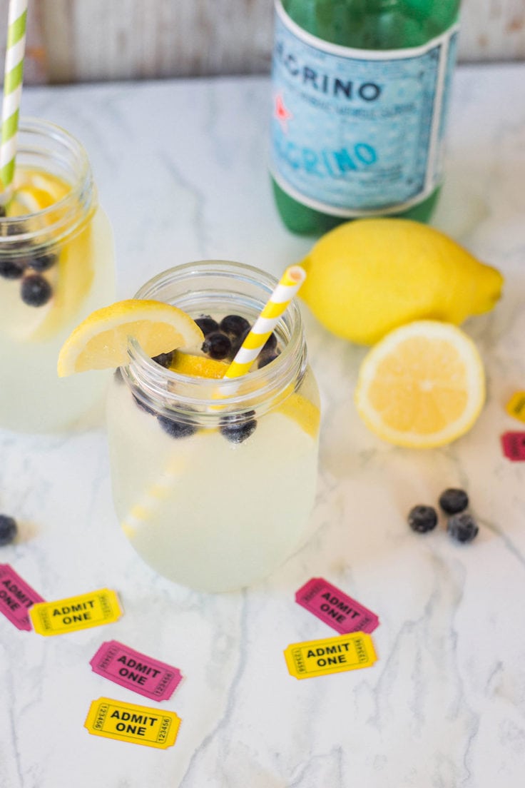 This Sparkling Lemonade with Blueberries is super refreshing on hot summer days. Plus, it’s easy to put together - and your guests will think it’s 100% homemade (hint: it’s not!) #easylemonade