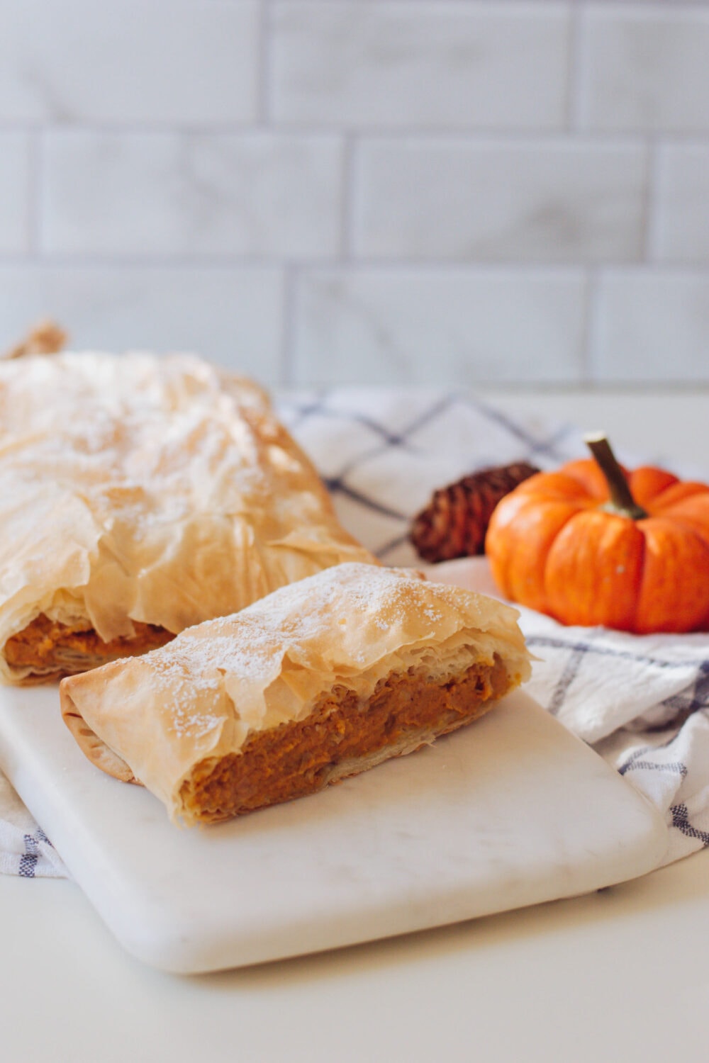Let’s give ‘em PUMPKIN to talk about! This Pumpkin Pie Pastry is flaky, flavorful and so nostalgic of a classic pumpkin pie.