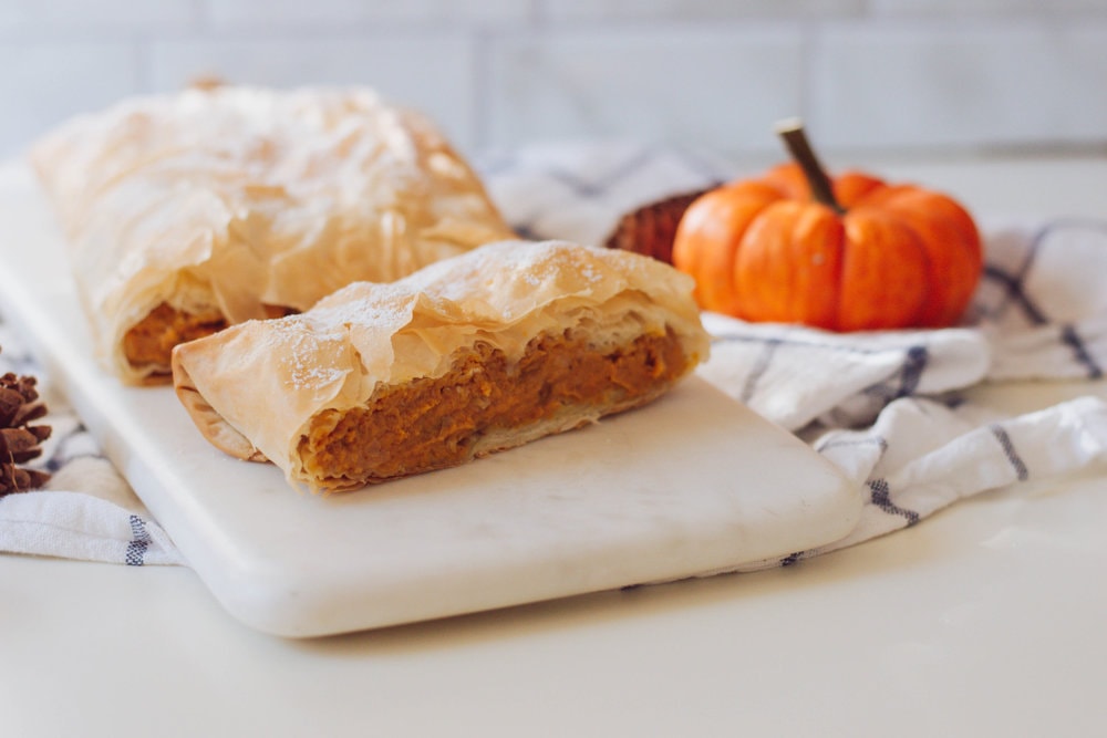 Let’s give ‘em PUMPKIN to talk about! This Pumpkin Pie Pastry is flaky, flavorful and so nostalgic of a classic pumpkin pie.