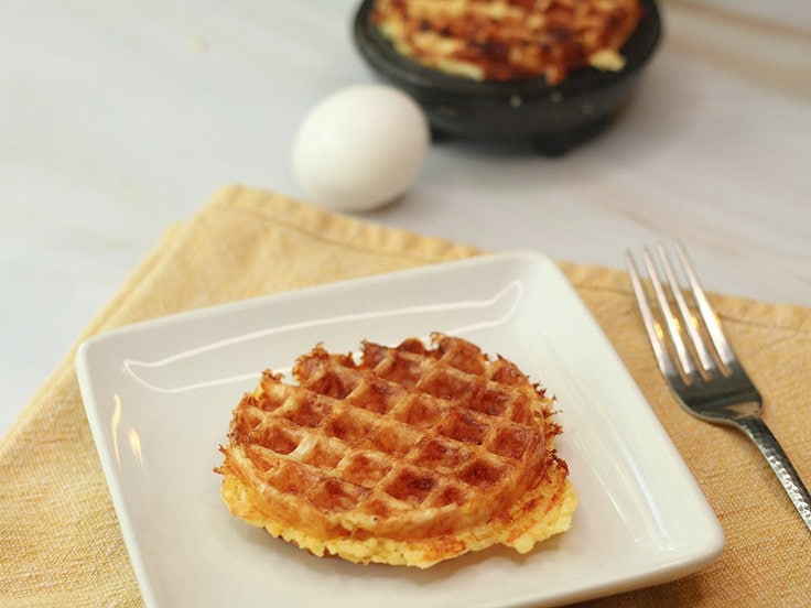 chaffle on with plate with a fork
